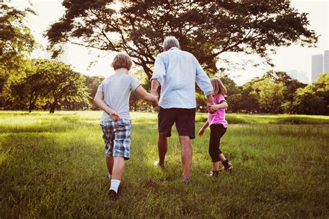 nonno.scopa.nipote|Nonni e nipoti, la grande bellezza di un legame originale e speciale.